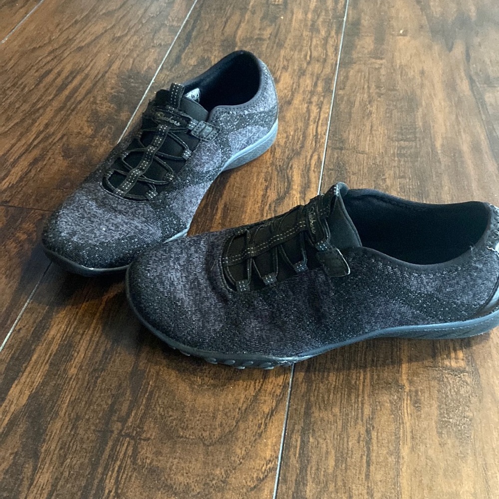 Skechers slip on shoes